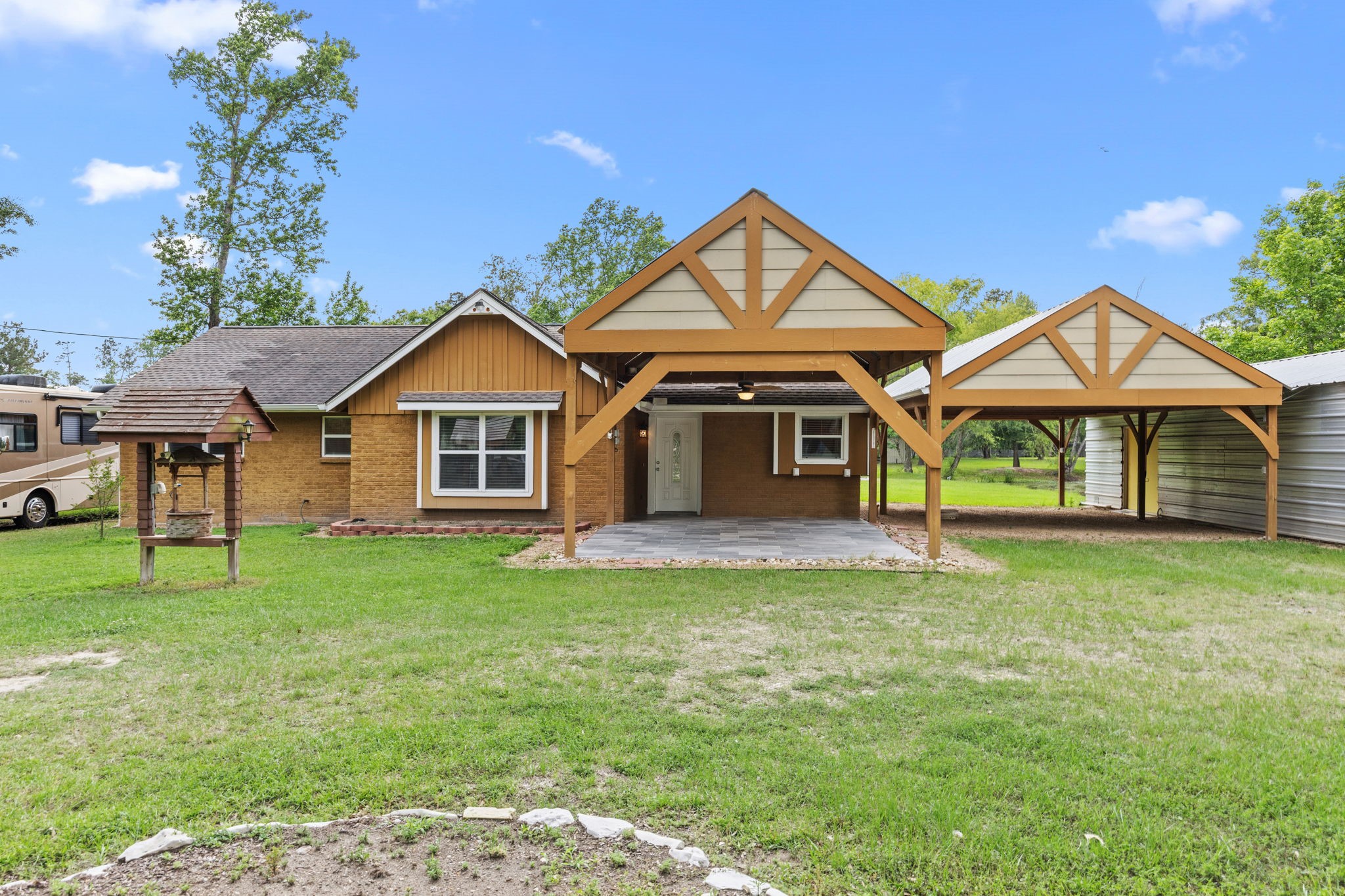 6742 Dusty Lane Conroe, TX 77306 - Photo 3 of 38