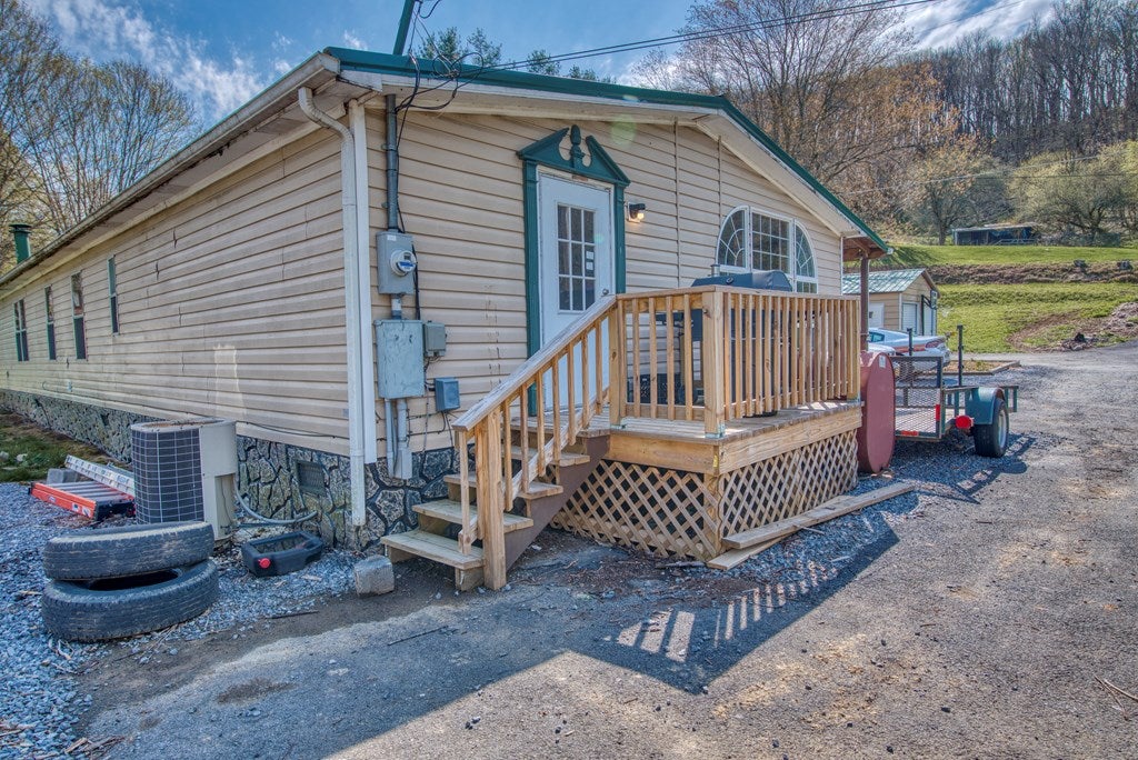 269 Porter Valley Road Marion, VA 24354 - Photo 4 of 23 Gallery Image 4