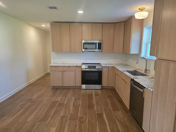 $2,150 | 803 Coleman Street, Dayton, TX 77535