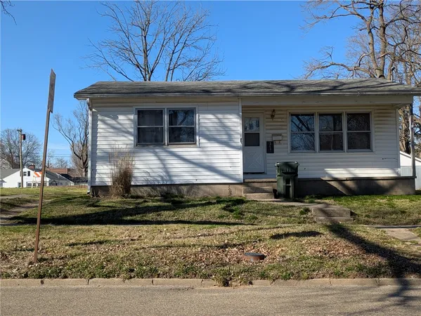 $109,900 | 317 East Madison Street, Paris, IL 61944