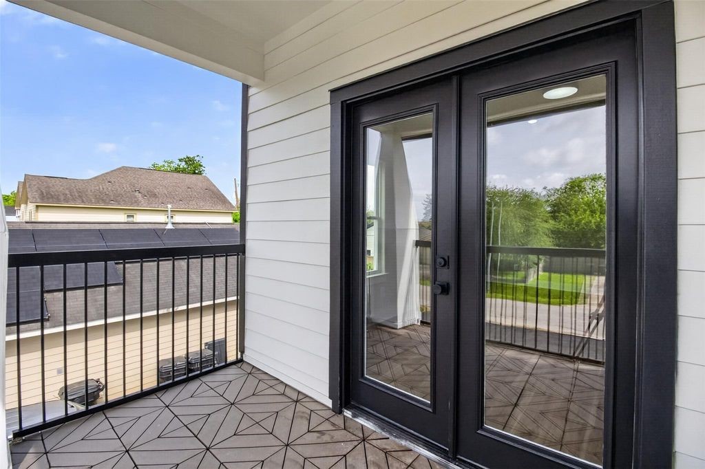 4217 Mallow Street, Unit B Houston, TX 77051 - Photo 9 of 15 Balcony