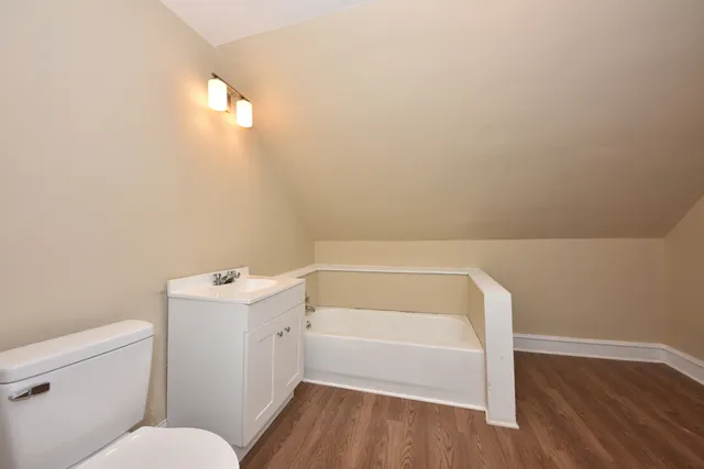 $139,900 | 4025 West Fairmount Avenue, Milwaukee, WI 53209