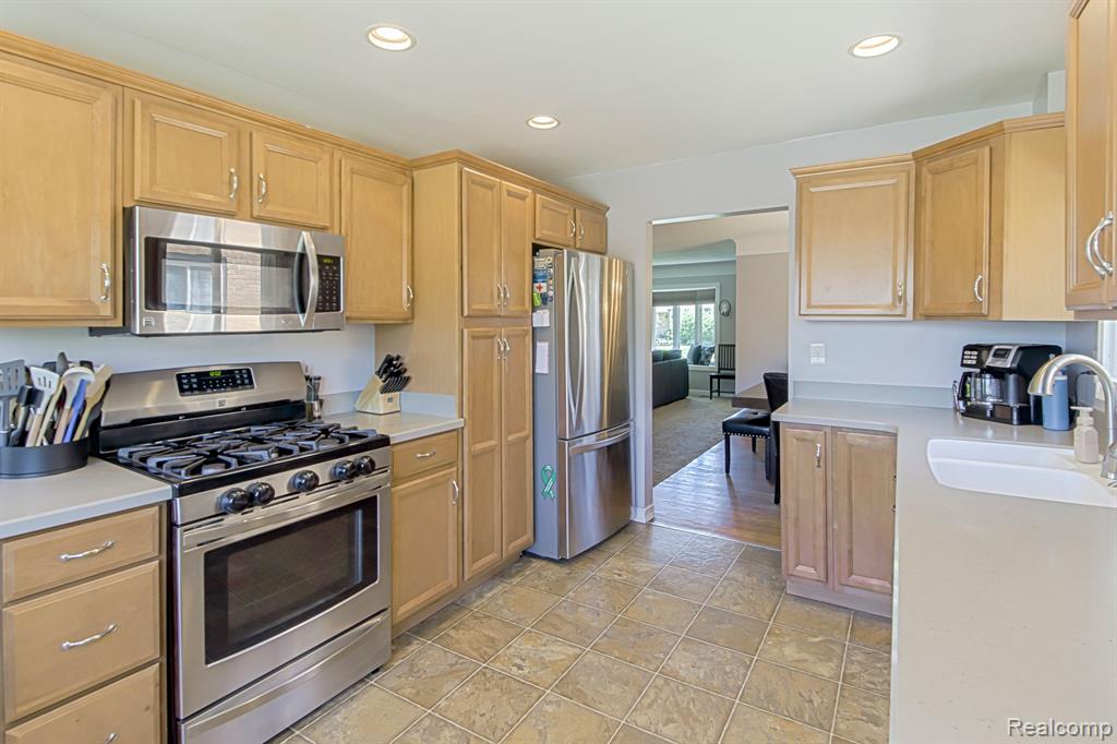 18207 Winsome Road Fraser, MI 48026 - Photo 9 of 28