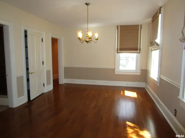 $199,900 | 316 Woodland Place, Jacksonville, IL 62650