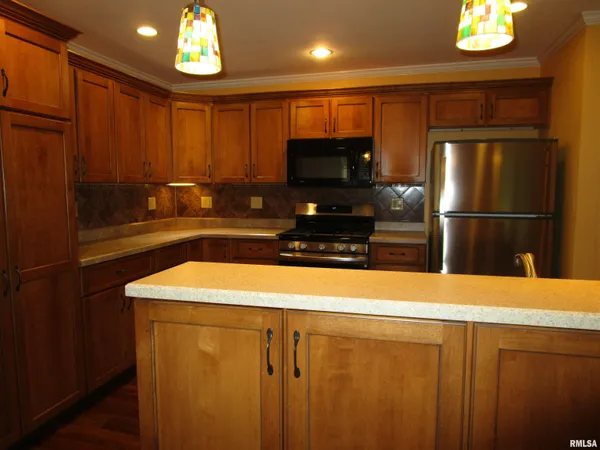 $199,900 | 316 Woodland Place, Jacksonville, IL 62650