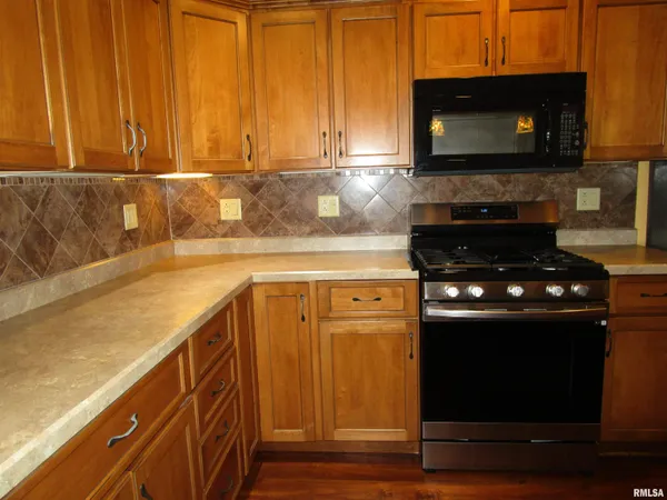 $199,900 | 316 Woodland Place, Jacksonville, IL 62650