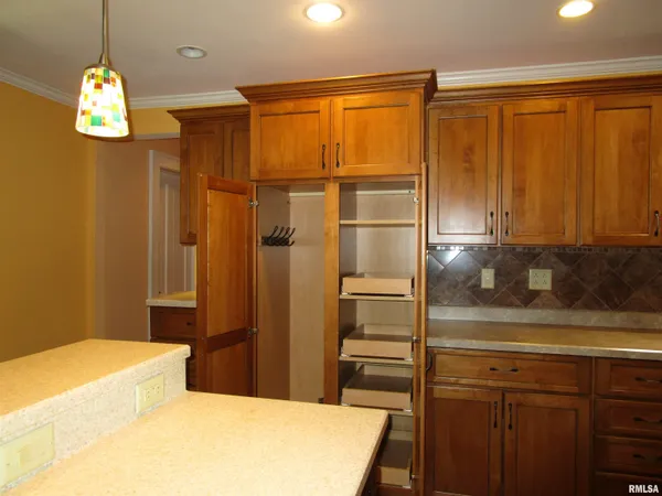 $199,900 | 316 Woodland Place, Jacksonville, IL 62650