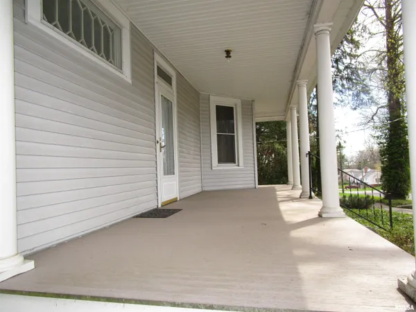 $199,900 | 316 Woodland Place, Jacksonville, IL 62650