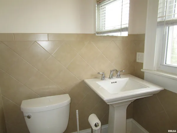 $199,900 | 316 Woodland Place, Jacksonville, IL 62650