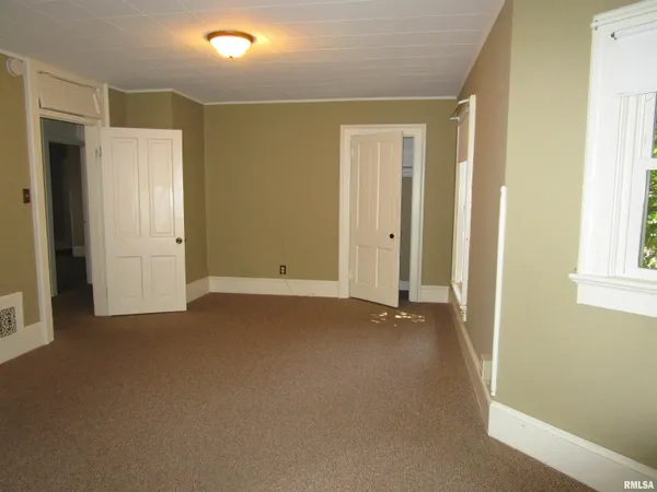 $199,900 | 316 Woodland Place, Jacksonville, IL 62650