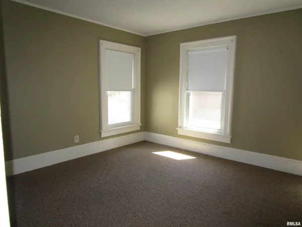 $199,900 | 316 Woodland Place, Jacksonville, IL 62650