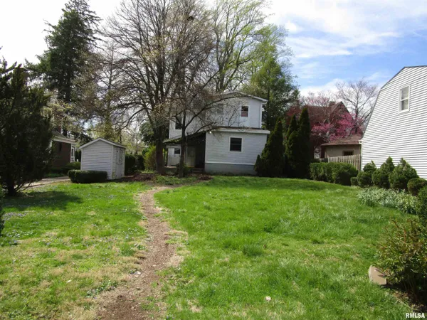 $199,900 | 316 Woodland Place, Jacksonville, IL 62650