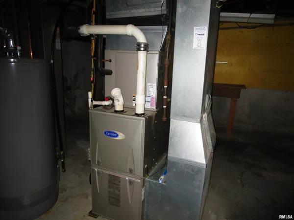 $199,900 | 316 Woodland Place, Jacksonville, IL 62650