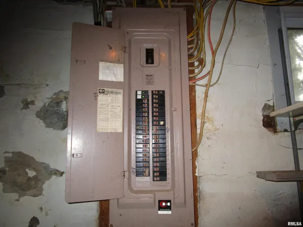 $199,900 | 316 Woodland Place, Jacksonville, IL 62650