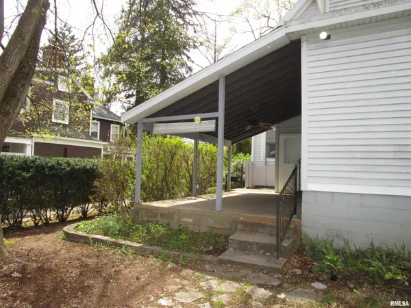 $199,900 | 316 Woodland Place, Jacksonville, IL 62650