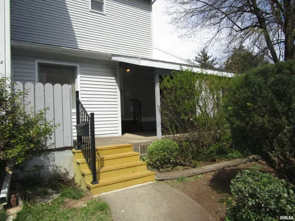 $199,900 | 316 Woodland Place, Jacksonville, IL 62650