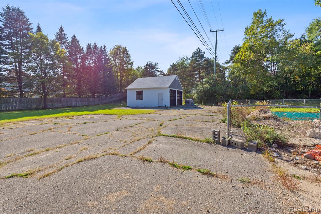 6169 Waldon Road Clarkston, MI 48346 - Photo 7 of 20