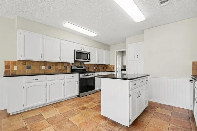 $410,000 | 2109 Oakmeadow Street, Bedford, TX 76021