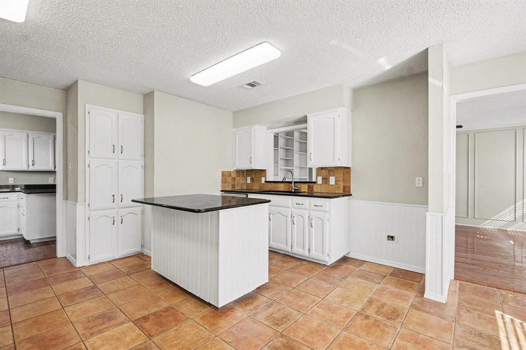 2109 Oakmeadow Street Bedford, TX 76021 - Photo 13 of 31