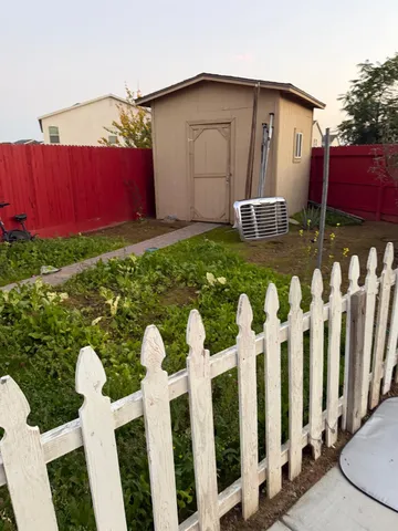 $615,000 | 1616 North Delbert Avenue, Fresno, CA 93722