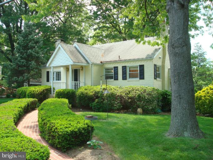 8120 Fort Hunt Road Alexandria, VA 22308 - Photo 1 of 29 Exterior (Front)