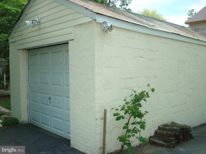 8120 Fort Hunt Road Alexandria, VA 22308 - Photo 26 of 29 Garage