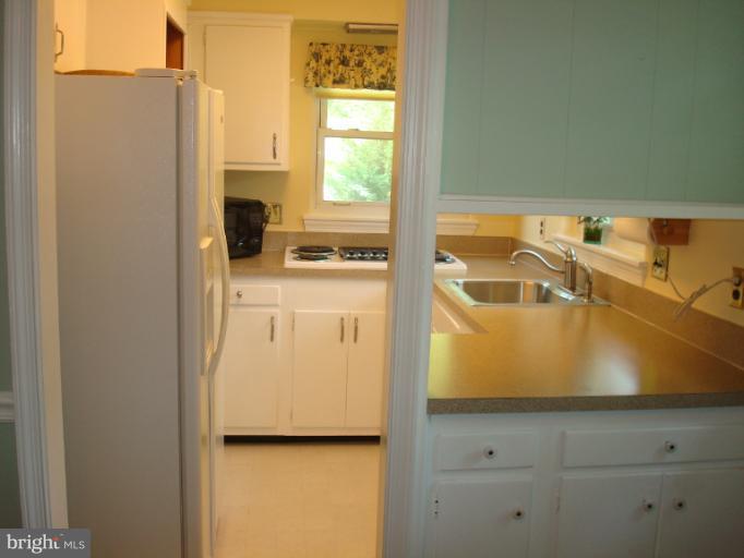 8120 Fort Hunt Road Alexandria, VA 22308 - Photo 8 of 29 Kitchen
