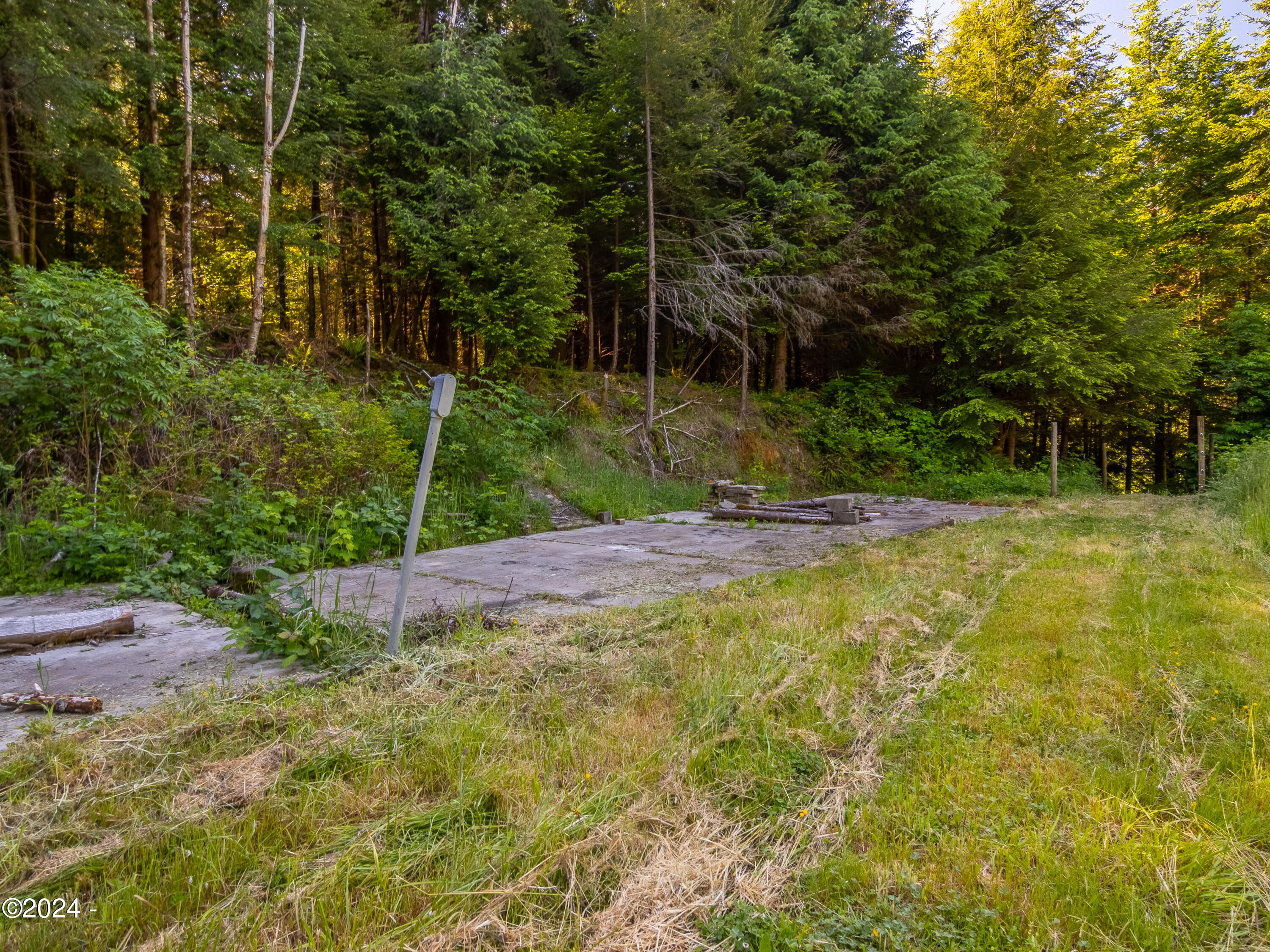 909 Christiansen Road Toledo, OR 97391 - Photo 5 of 43 IMG_8576-HDR