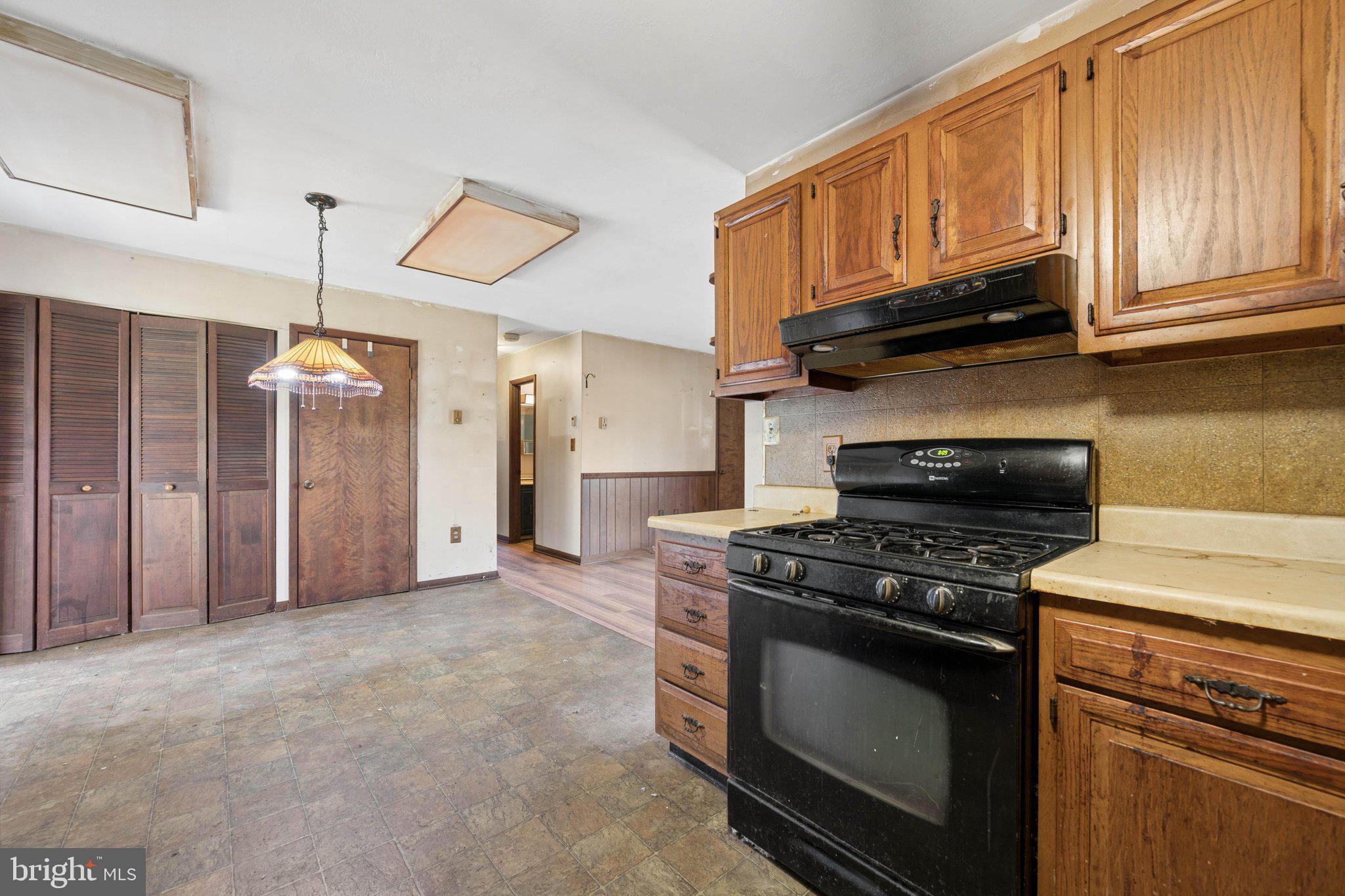 4931 West Feeser Road Taneytown, MD 21787 - Photo 21 of 65 Kitchen