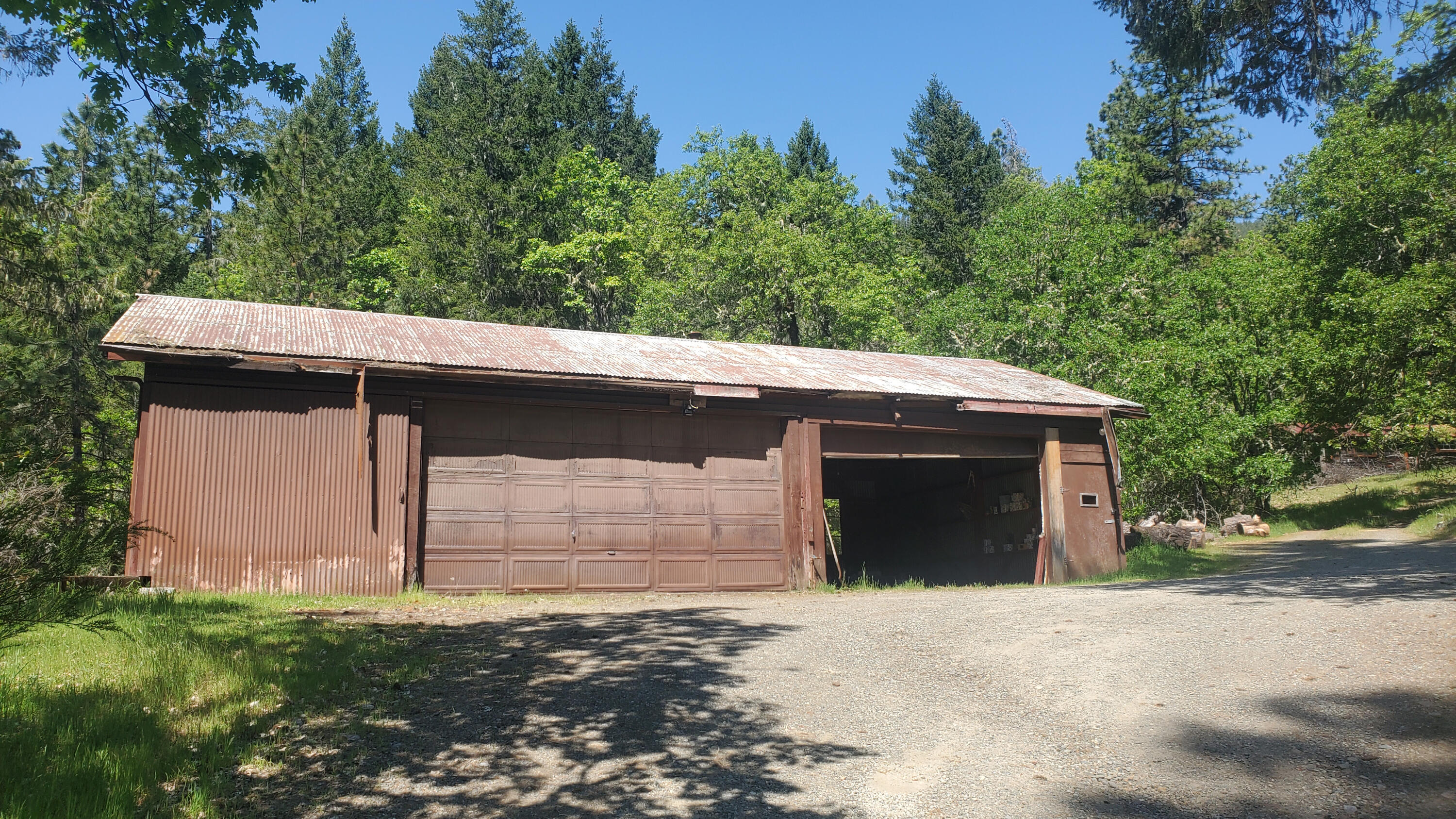 6016-6110 West Side Road Cave Junction, OR 97523 - Photo 6 of 67 5 Shop