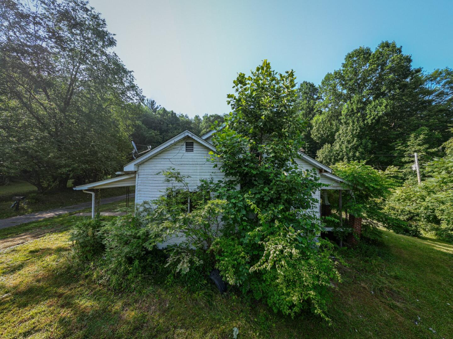 176 House Of Prayer Road Elizabethton, TN 37643 - Photo 18 of 19 IMG_6488 (Large)