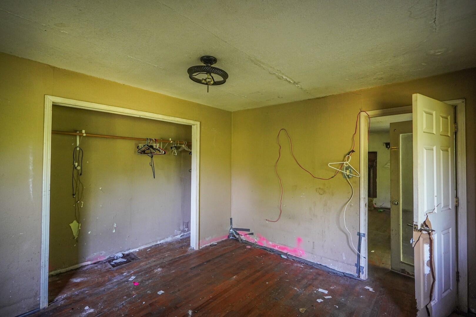 176 House Of Prayer Road Elizabethton, TN 37643 - Photo 3 of 19 IMG_6431 (Large)