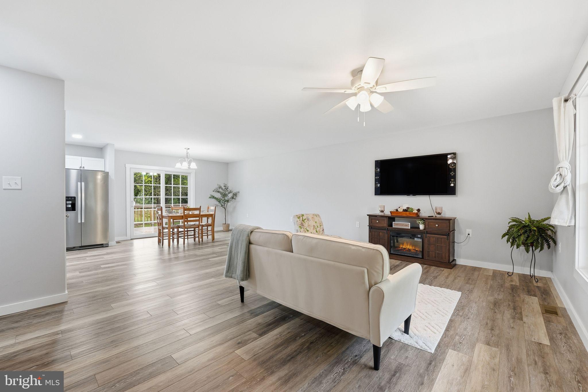 14006 Rixeyville Road Culpeper, VA 22701 - Photo 8 of 36 Bright and airy open living space.