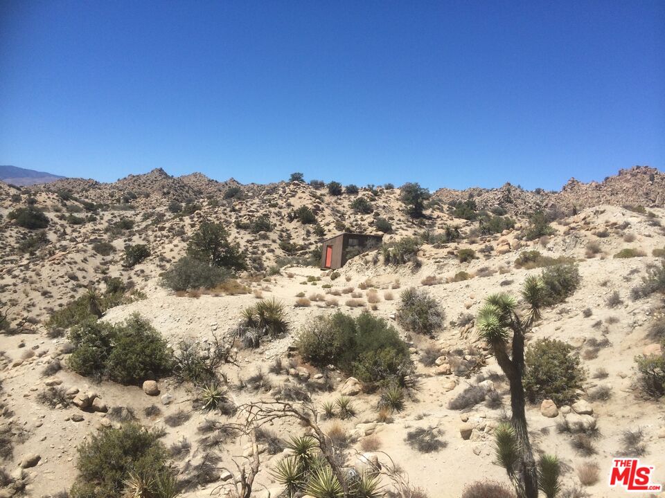20 West Omega Trail Yucca Valley, CA 92284 - Photo 19 of 32 a view of a covered with snow in the background