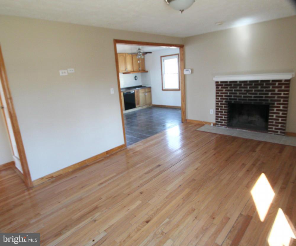 2717 Terrapin Road Silver Spring, MD 20906 - Photo 2 of 9 Living Room