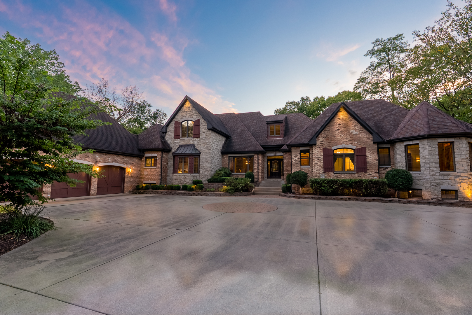 4965 Cemetery Road Morris, IL 60450 - Photo 6 of 82 a front view of a house with a yard and garage