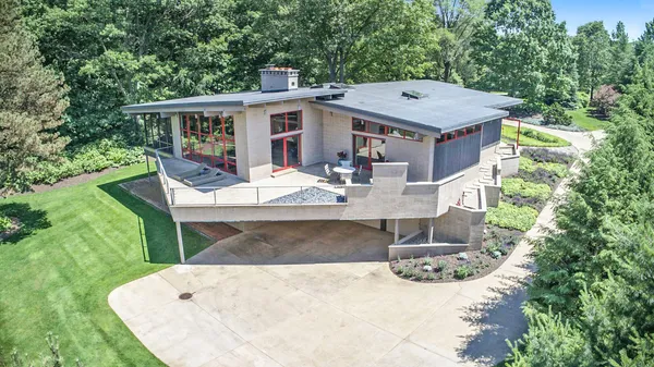 $2,500,000 | 6465 Sandhill Lane, Fennville, MI 49408
