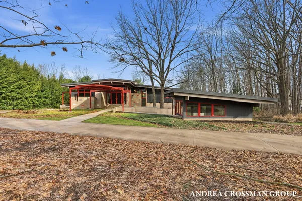 $2,500,000 | 6465 Sandhill Lane, Fennville, MI 49408