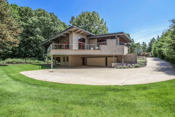$2,500,000 | 6465 Sandhill Lane, Fennville, MI 49408