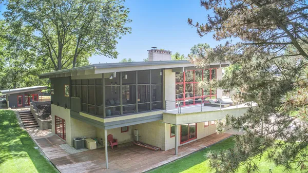 $2,500,000 | 6465 Sandhill Lane, Fennville, MI 49408
