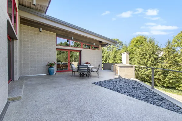 $2,500,000 | 6465 Sandhill Lane, Fennville, MI 49408