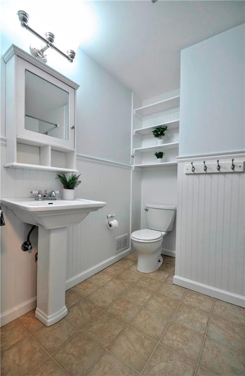 1313 Star Ridge Drive Pittsburgh, PA 15241 - Photo 18 of 36 a bathroom with a sink toilet and mirror