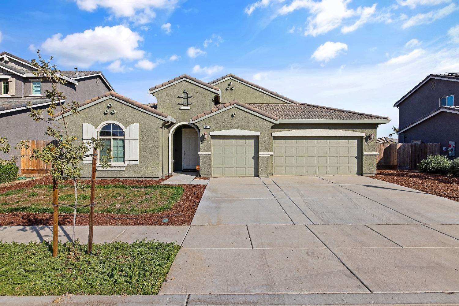 1210 Ridge Creek Estates Way Dinuba, CA 93618 - Photo 1 of 50 a front view of a house with garden