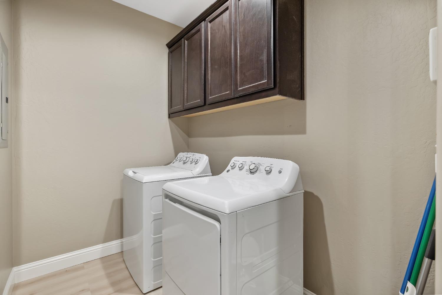 1210 Ridge Creek Estates Way Dinuba, CA 93618 - Photo 42 of 50 a utility room with dryer and washer
