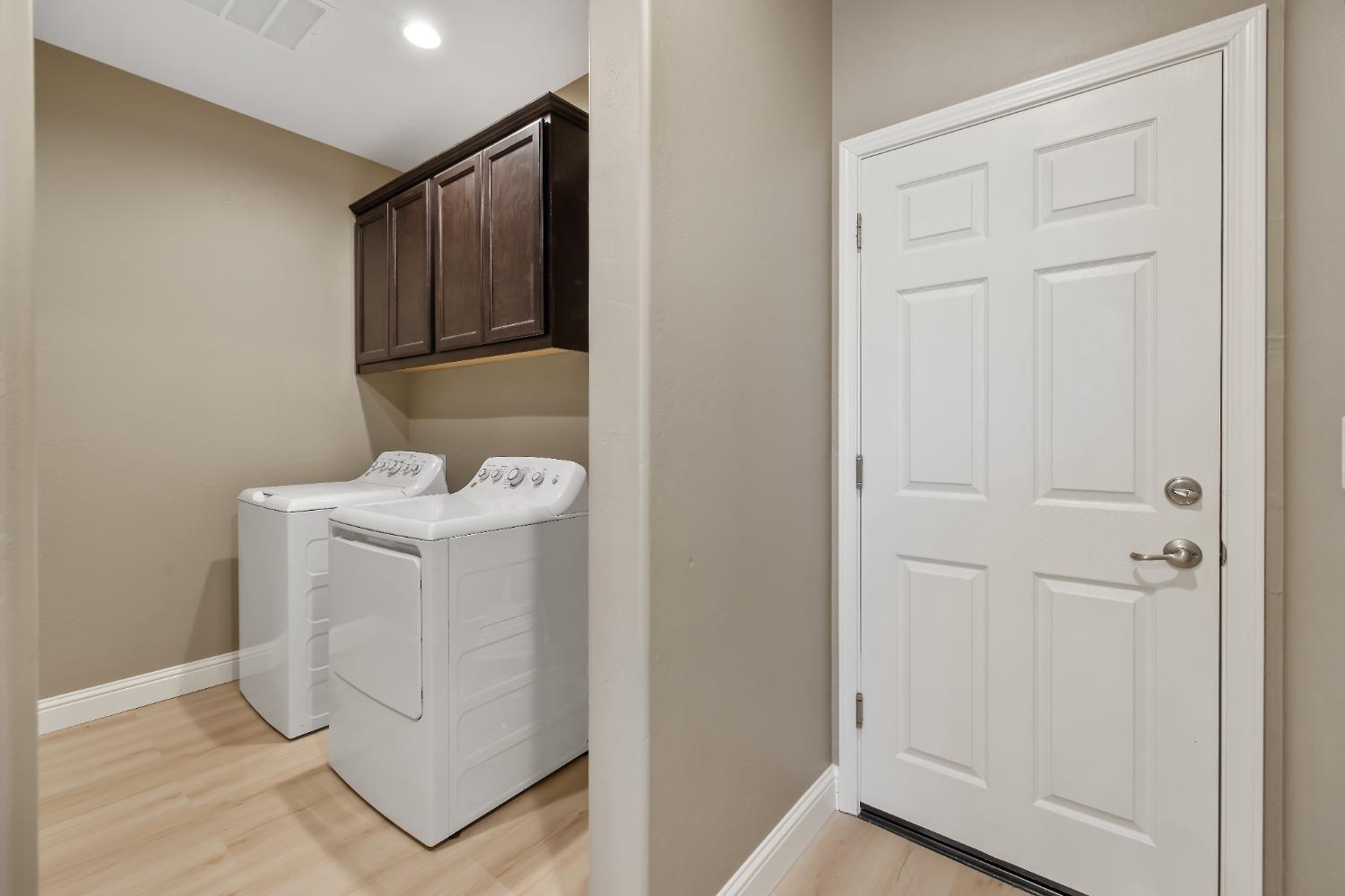1210 Ridge Creek Estates Way Dinuba, CA 93618 - Photo 44 of 50 a utility room with dryer and washer