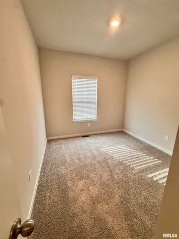 $3,200 | 709 East Bear Drive, Tiffin, IA 52340