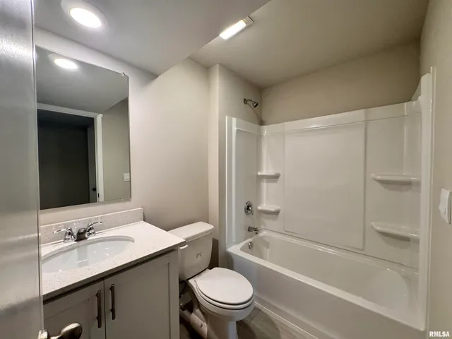 $3,200 | 709 East Bear Drive, Tiffin, IA 52340