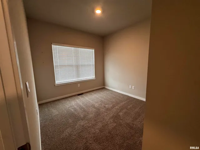 $3,200 | 709 East Bear Drive, Tiffin, IA 52340