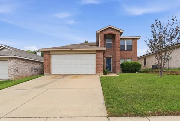 $2,200 | 5421 Lansdowne Avenue, Fort Worth, TX 76135