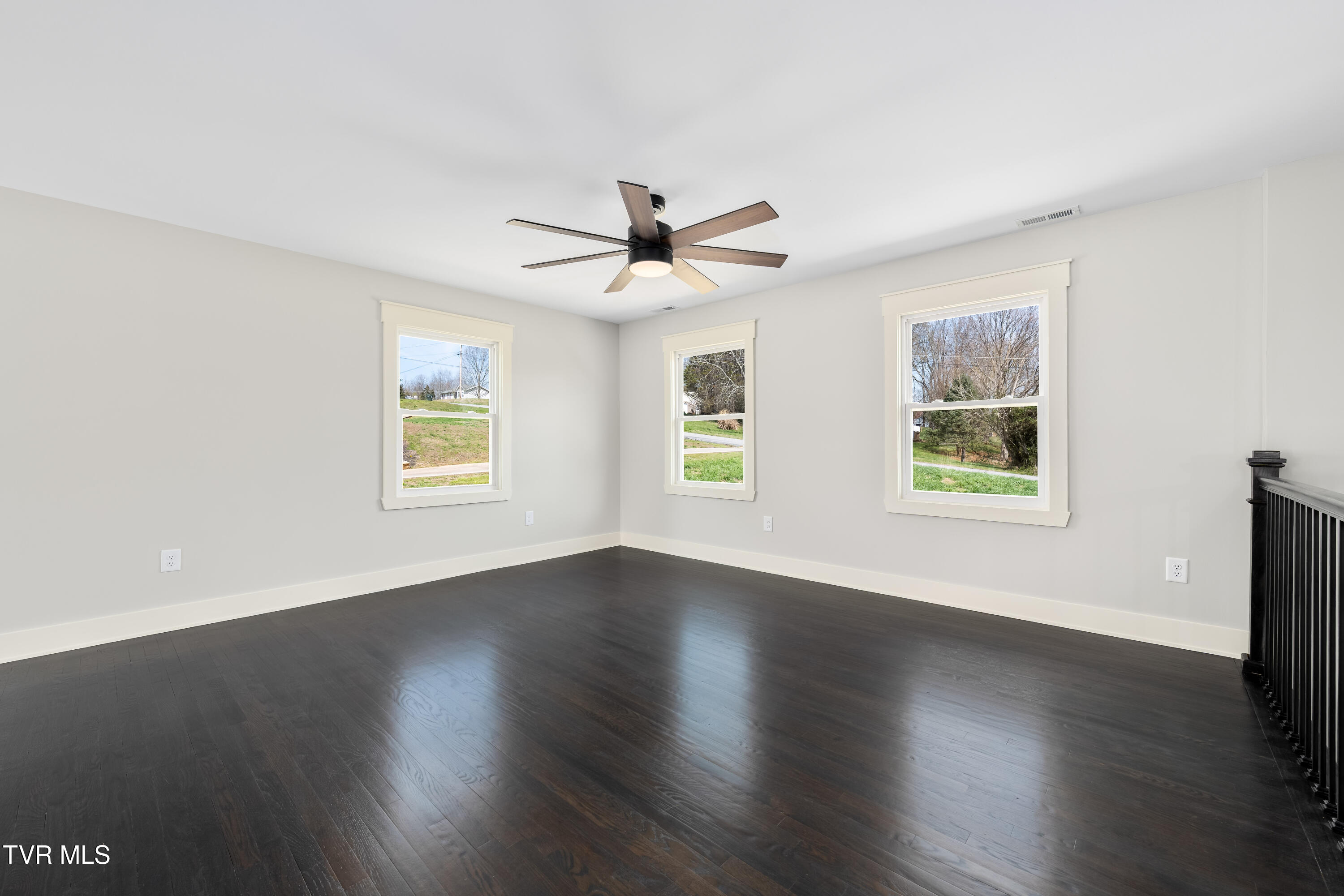 226 Dorothy Circle Limestone, TN 37681 - Photo 3 of 61 226 Dorothy Cir (29 of 61)